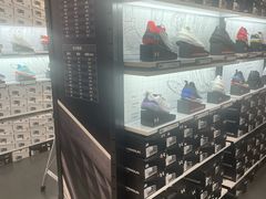 -UNDER ARMOUR(新燕莎奥莱店)