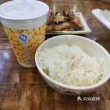 才发现开的新店就在沃尔玛超市入口旁边