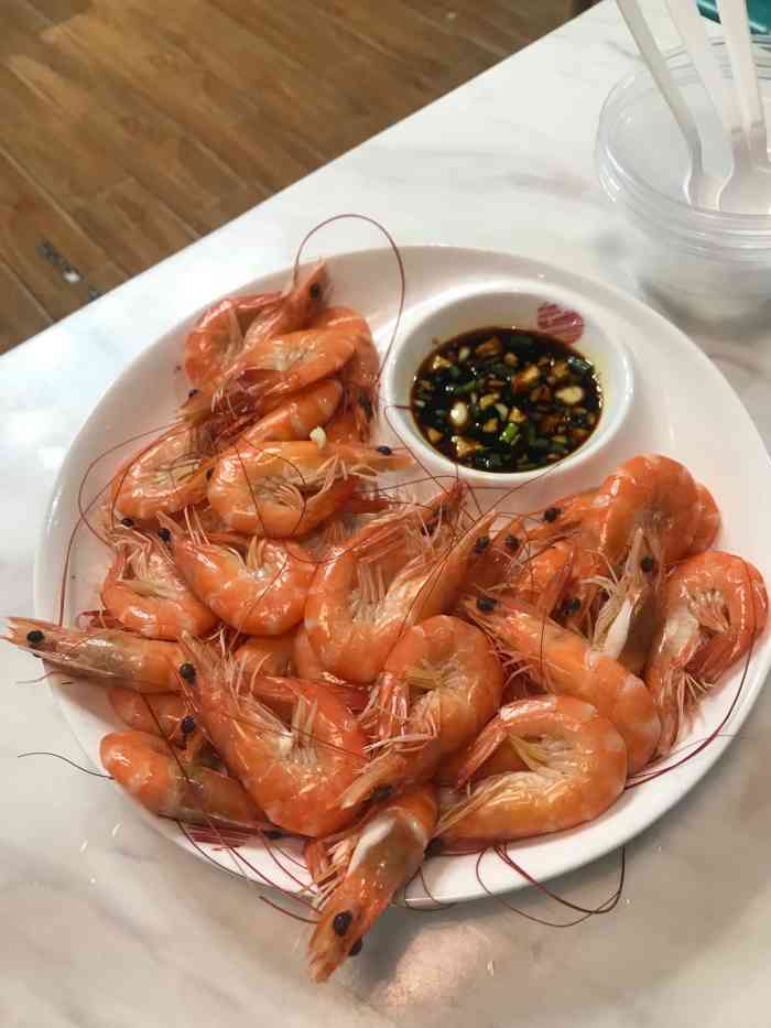越乡小厨(侨港店)-"[环境]跟街道上西边其他店家比起来不是那.