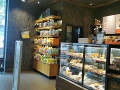 面包甜点陈列柜-星巴克臻选(青岛麦凯乐分店)