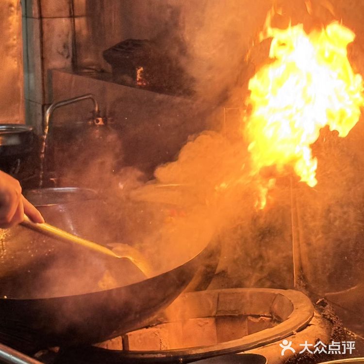 员村深夜鱼市现场！凌晨1点还在爆满的鲜货食堂