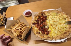 Sichuan-style Grilled Beef Pizza