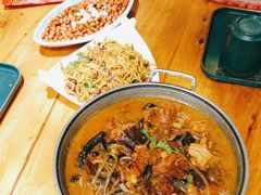 小鸡炖蘑菇锅-小俩口烧烤东北菜(双井店)