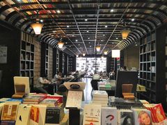 -钟书阁(松江泰晤士小镇店)