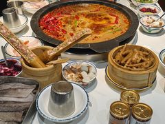 -卤校长老火锅(杨家坪直营店)