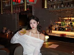 -FOUR PLAY BAR