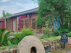 -田园东方蜜桃村的田野营地