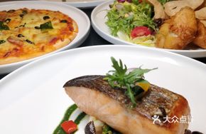 Pan-Seared Salmon with Mashed Potatoes