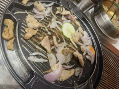 -山野的朋友露营炭火烤肉