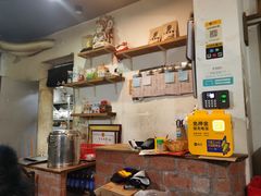 -渝嘴小老弟老火锅(华新村店)