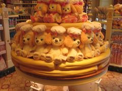 -小镇影院迪士尼小熊Duffy与他的朋友合影地