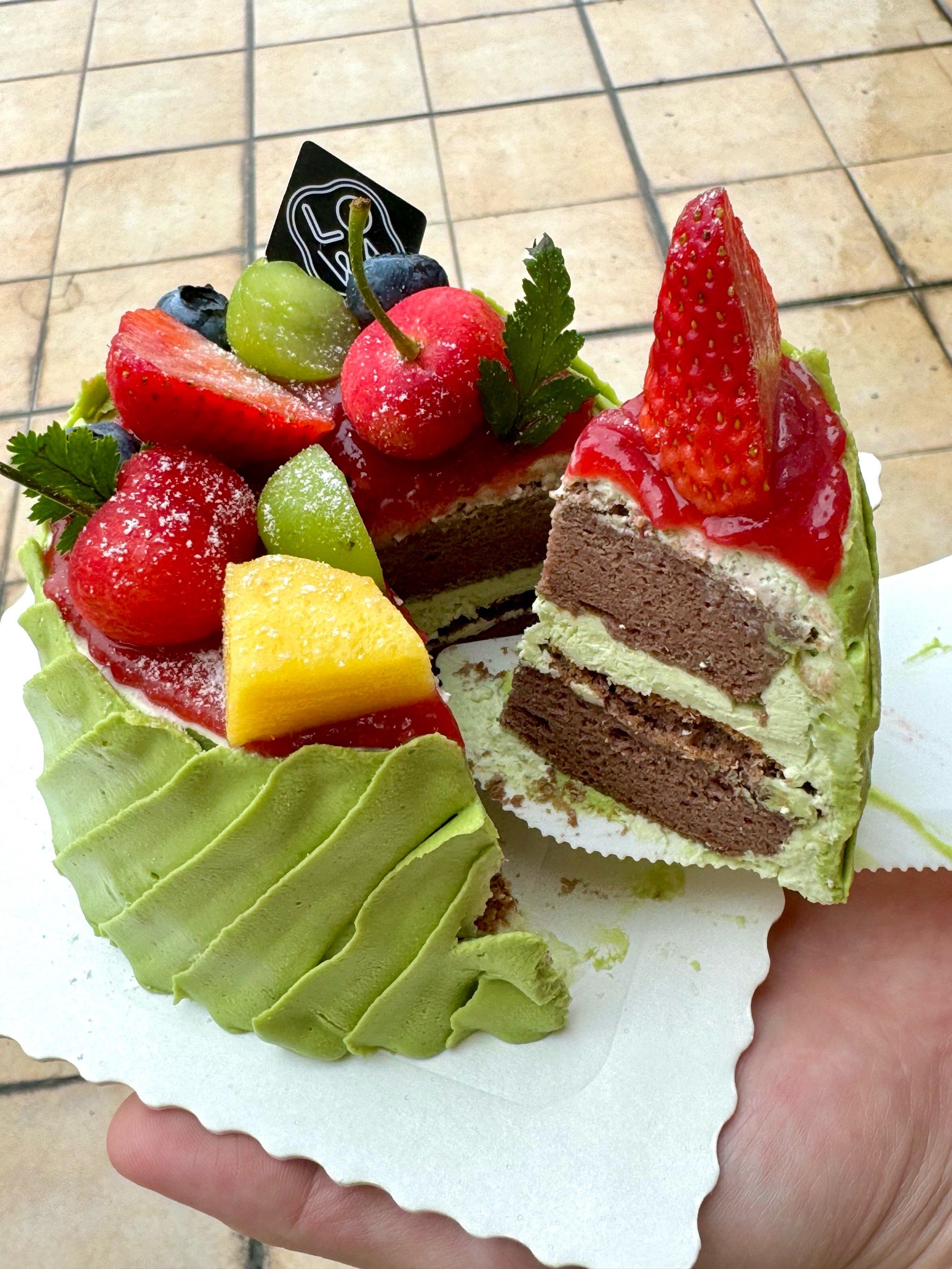 (厦门)开心果树莓蛋糕.好好吃啊!