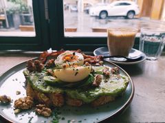 牛油果煮蛋吐司-RAC BAR(安福路店)