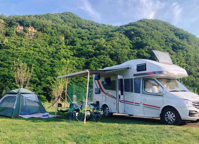 枫林谷里房车露营公园-"自驾游开了3个小时到这个景区~可能临近大.