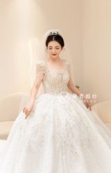 -曼青婚纱礼服馆