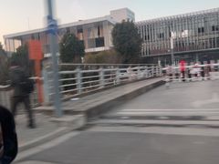 -奥特莱斯停车场