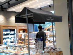 面包甜点陈列柜-巴黎贝甜(右安门店)