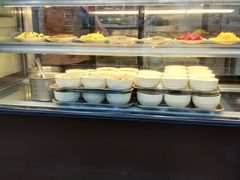 面包甜点陈列柜-护国寺小吃店(红莲南路店)