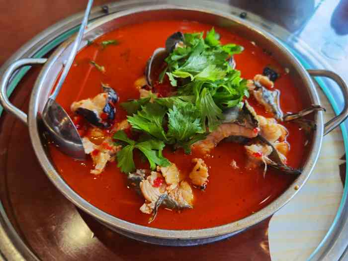 老字号苗姨婆酸汤鱼-"豆花鱼是当地特色,味道不错松花蛋也很好吃.