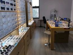 -天空之镜眼镜店蔡司依视路配镜授权零售店(望京颐堤港店)