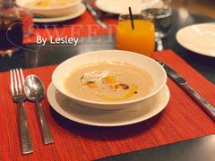 黑松露奶油蘑菇汤-WOLFGANG PUCK KITCHEN & BAR(迪士尼小镇店)