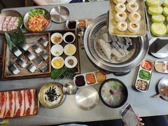 -围炉肉舍•炭烤活鳗•丹东海鲜烤肉(步行街店)