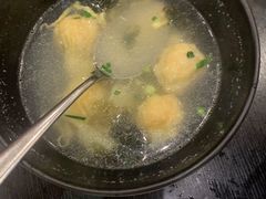 小馄饨-河畔春天时尚餐厅