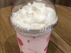 樱花白巧瑞纳冰-瑞幸咖啡(孝感万达广场店)