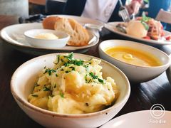 -ROAST coffee & eatery