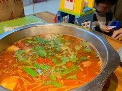 -野山舂·贵州现舂酸汤火锅(鸿通城店)