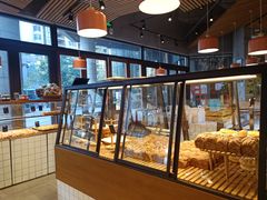 面包甜点陈列柜-Dough&Joe团憩(瑞虹天地月亮湾店)