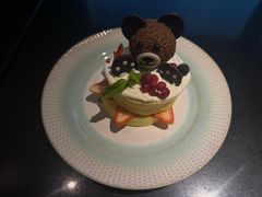 小熊泡芙配莓莓舒芙蕾松饼-西堤厚牛排(国瑞店)