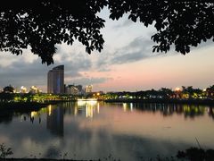 -万绿园