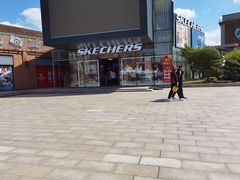 -SKECHERS 斯凯奇(上海国际时尚中心店)