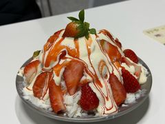 草莓白雪流奶冰-乐果甜心·潮汕冰室