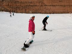 -采薇庄园四季滑雪场