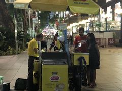 -詹爷爷乌节路街头冰淇淋