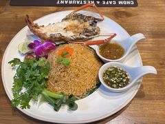 -Chom Cafe and Restaurant