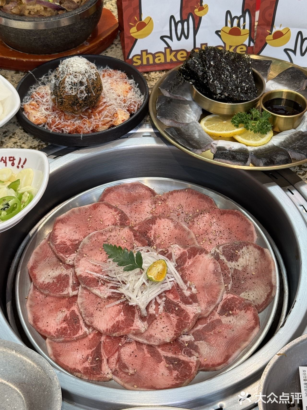 釜山肥牛饭，济州岛墨鱼饭团，还有奶香浓郁的芝士猪排