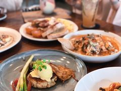 -ROAST coffee & eatery
