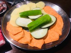 蔬菜拼盘-·缸桶屋·韩式牛肋条自助烤肉(西湖D11店)