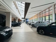 -上海宝信宝马4S店