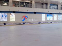 -冰纷万象滑冰场(赣州华润万象城店)