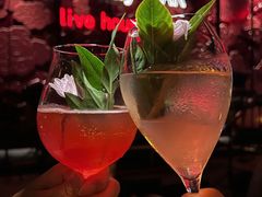 -FOUR PLAY BAR