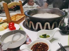 -洪氏嗨捞·广东猪肚鸡·椰子鸡火锅(西咸万象城店)