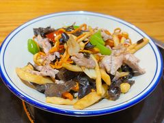 杂菌炒肉-妈妈的味道·腾冲特色菜(和顺古镇店)