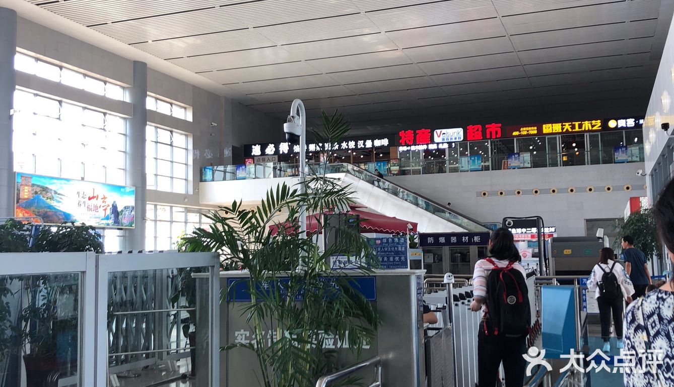 可是安检美女说没票不让进去，有监控啊，好吧