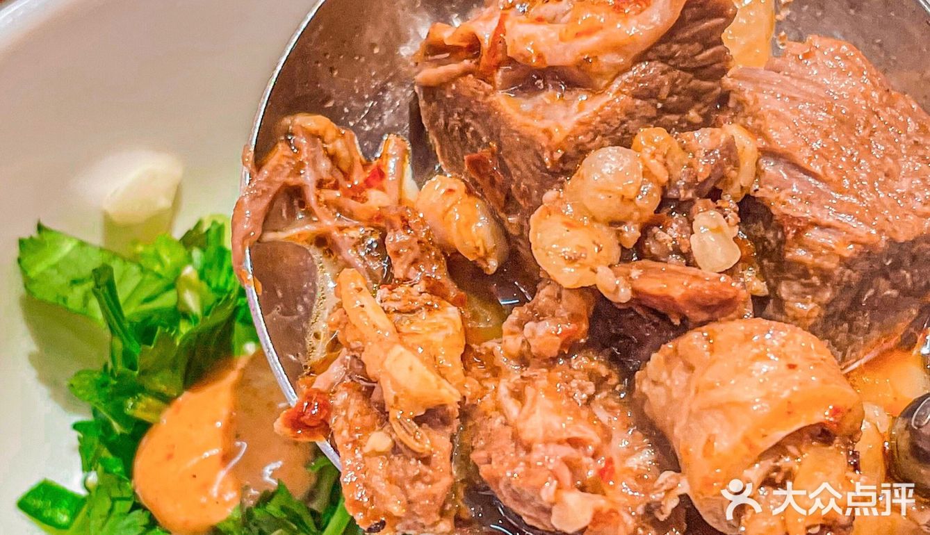 湘派牛腩煲✔️大口吃肉的快乐谁懂？