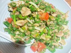 青椒肉沫炒松茸-树厨贵州菜(大十字店)