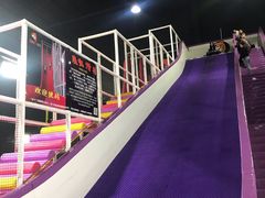 -嘿哟动霸CHUA·新潮玩运动娱乐中心·蹦床滑冰团建乐园